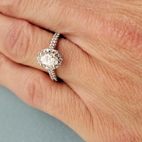 Jared Oval Diamond Halo 14k white gold engagement ring - Picture 4 of 17